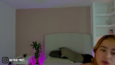 Snapshot of nathalyn05 chatting on 06-22-26, 10:45 NATHALY online show from 06-22-26, 10:45