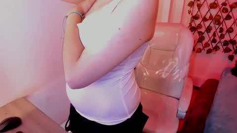 nathalyy_ds online show from 12-17-25, 08:15