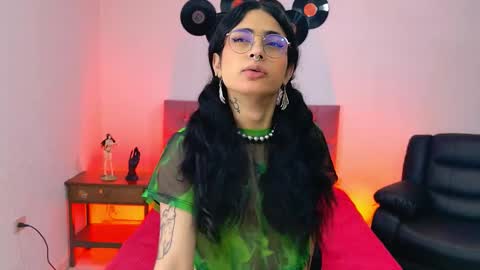 Snapshot of nattrose_ chatting on 09-24-25, 11:35 Natt online show from 09-24-25, 11:35