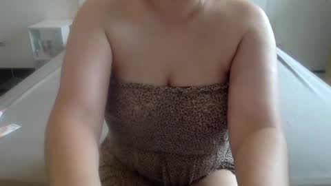Snapshot of natural_beauty201 chatting on 06-17-26, 07:11 Penelopa369 online show from 06-17-26, 07:11