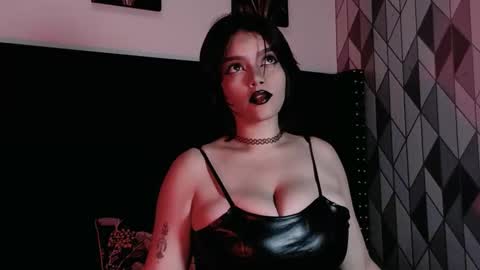 Snapshot of naturaltitss_ chatting on 09-25-25, 07:50 Gwen online show from 09-25-25, 07:50