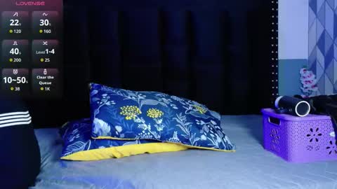 Gwen  online show from 12-03-25, 07:12