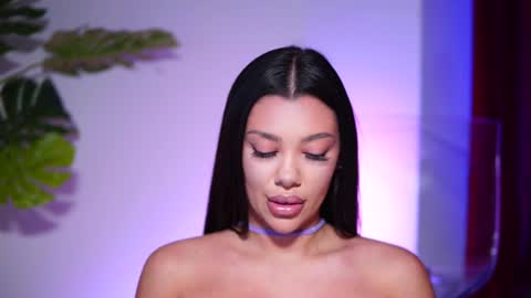 Snapshot of natydesiree chatting on 12-21-24, 10:40 Naty online show from 12-21-24, 10:40