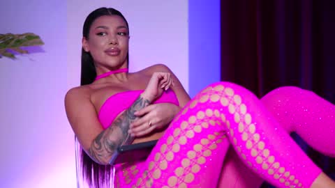 Snapshot of natydesiree chatting on 12-22-24, 10:36 Naty online show from 12-22-24, 10:36