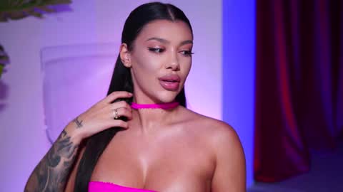 Snapshot of natydesiree chatting on 12-23-24, 01:40 Naty online show from 12-23-24, 01:40