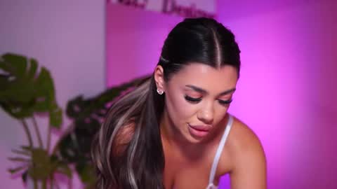 Snapshot of natydesiree chatting on 03-03-25, 11:22 Naty online show from 03-03-25, 11:22