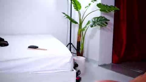 Snapshot of natydesiree chatting on 10-18-25, 09:43 Naty online show from 10-18-25, 09:43