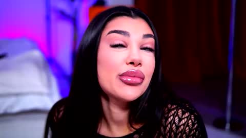 Naty online show from 11-09-25, 10:24