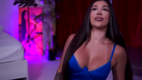 Naty online show from 01-15-26, 07:39