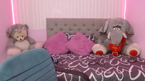 Snapshot of naughty_ariel chatting on 02-11-25, 06:55 Zoe online show from 02-11-25, 06:55