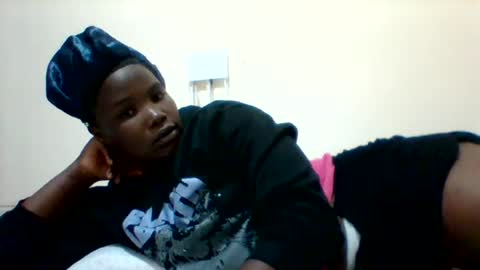 Snapshot of naughty_baddie5 chatting on 06-21-26, 01:46 candy online show from 06-21-26, 01:46