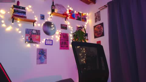 Snapshot of naughty_em_17 chatting on 01-04-25, 12:05 Em  please help me reach 100 thumbs up 3 online show from 01-04-25, 12:05