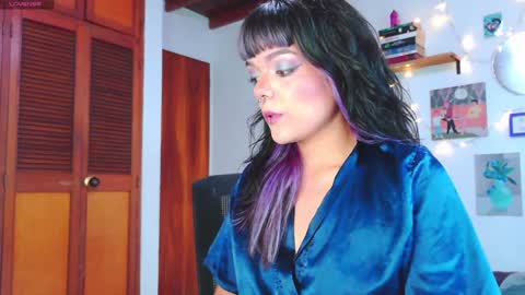 Snapshot of naughty_em_17 chatting on 01-17-25, 09:39 Em  please help me reach 100 thumbs up 3 online show from 01-17-25, 09:39