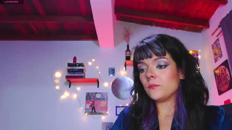 Snapshot of naughty_em_17 chatting on 01-18-25, 01:30 Em  please help me reach 100 thumbs up 3 online show from 01-18-25, 01:30