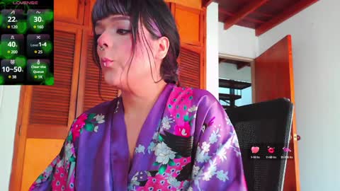 Snapshot of naughty_em_17 chatting on 01-19-25, 09:23 Em  please help me reach 100 thumbs up 3 online show from 01-19-25, 09:23