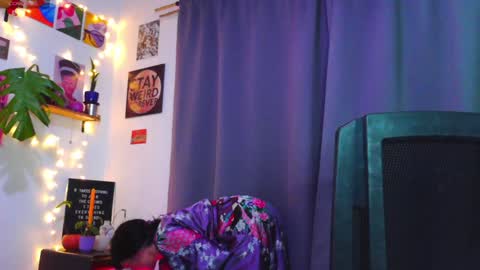 Snapshot of naughty_em_17 chatting on 01-21-25, 07:15 Em  please help me reach 100 thumbs up 3 online show from 01-21-25, 07:15