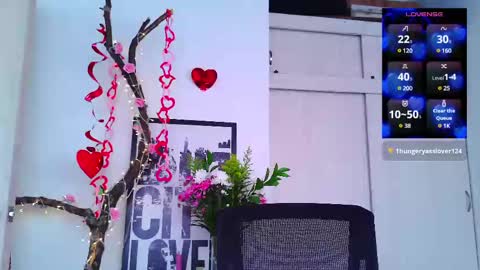 Snapshot of naughty_em_17 chatting on 02-14-25, 06:08 Em  please help me reach 100 thumbs up 3 online show from 02-14-25, 06:08