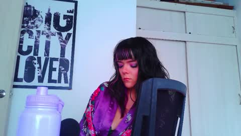 Snapshot of naughty_em_17 chatting on 09-16-25, 06:09 Em  please help me reach 100 thumbs up 3 online show from 09-16-25, 06:09