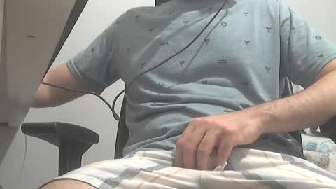 Snapshot of naughty_enzo chatting on 12-19-25, 11:45 Enzo online show from 12-19-25, 11:45