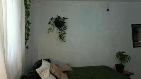 naughty_thompson1 online show from 04-15-26, 07:10