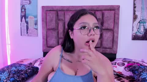 Snapshot of naughtyanamaria chatting on 12-17-24, 03:39 Ana online show from 12-17-24, 03:39