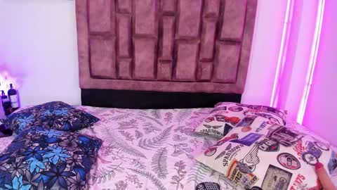 Snapshot of naughtyanamaria chatting on 10-01-25, 04:57 Ana online show from 10-01-25, 04:57