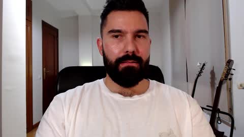 Snapshot of naughtybear_69 chatting on 10-20-25, 09:43 Tom online show from 10-20-25, 09:43