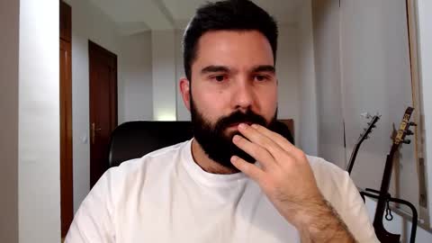 Snapshot of naughtybear_69 chatting on 11-01-25, 05:15 Tom online show from 11-01-25, 05:15