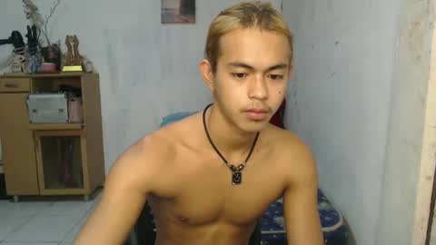 Snapshot of naughtyboylouie chatting on 02-03-25, 02:25 Loue online show from 02-03-25, 02:25