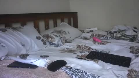 Snapshot of naughtyjessy34323 chatting on 12-23-25, 08:01 Jessy online show from 12-23-25, 08:01