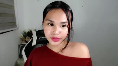 Snapshot of naughtymuse_ chatting on 05-07-26, 07:08 ELISE online show from 05-07-26, 07:08
