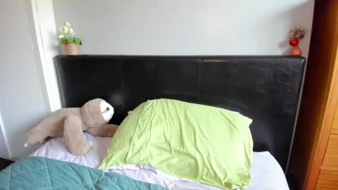 Snapshot of naughtynerdygirl chatting on 05-26-26, 10:22 Gigi Chu online show from 05-26-26, 10:22