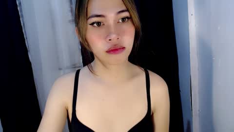 Snapshot of naughtysassymikaylax chatting on 12-12-24, 07:04 Kyla online show from 12-12-24, 07:04