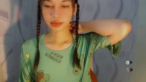 Snapshot of naughtysunshinepinay chatting on 04-23-26, 01:29 Celine online show from 04-23-26, 01:29