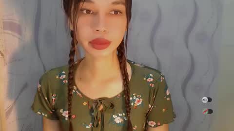 Snapshot of naughtysunshinepinay chatting on 05-11-26, 12:27 Celine online show from 05-11-26, 12:27