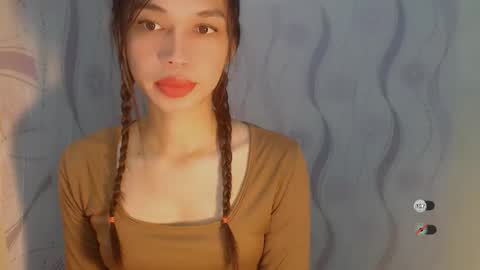 Snapshot of naughtysunshinepinay chatting on 05-17-26, 11:34 Celine online show from 05-17-26, 11:34