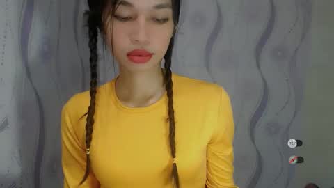 Snapshot of naughtysunshinepinay chatting on 05-30-26, 01:25 Celine online show from 05-30-26, 01:25