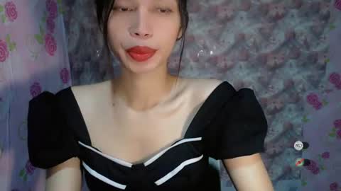 Snapshot of naughtysunshinepinay chatting on 06-19-26, 10:35 Celine online show from 06-19-26, 10:35