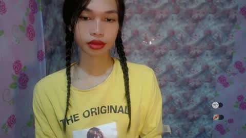 Snapshot of naughtysunshinepinay chatting on 07-09-26, 01:09 Celine online show from 07-09-26, 01:09
