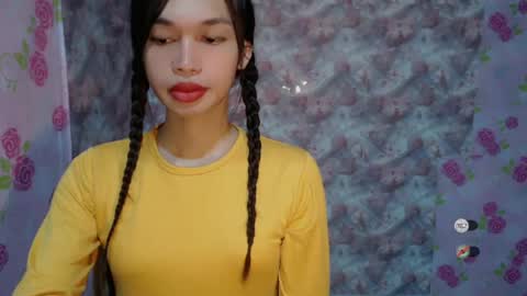 Snapshot of naughtysunshinepinay chatting on 07-12-26, 12:34 Celine online show from 07-12-26, 12:34