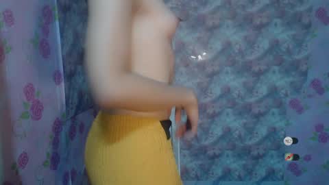 Snapshot of naughtysunshinepinay chatting on 07-21-26, 12:35 Celine online show from 07-21-26, 12:35