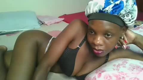 Snapshot of naughtysweetpie chatting on 04-18-26, 07:58 naughty online show from 04-18-26, 07:58