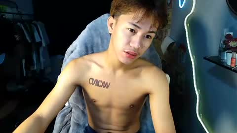 Snapshot of naugthyboyloy chatting on 06-21-26, 08:55 Loy online show from 06-21-26, 08:55