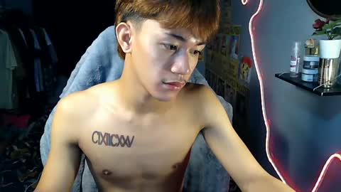 Snapshot of naugthyboyloy chatting on 07-09-26, 12:15 Loy online show from 07-09-26, 12:15