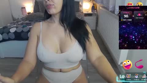 Snapshot of nauty_leila chatting on 02-14-25, 06:56 KimBeee online show from 02-14-25, 06:56