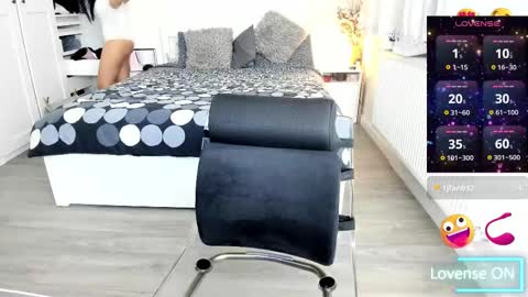 Snapshot of nauty_leila chatting on 02-18-25, 06:59 KimBeee online show from 02-18-25, 06:59