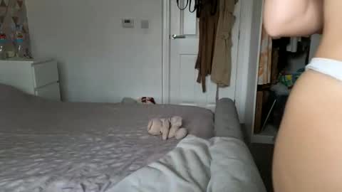 Snapshot of navyrayne chatting on 06-02-26, 01:13 Navyrein online show from 06-02-26, 01:13