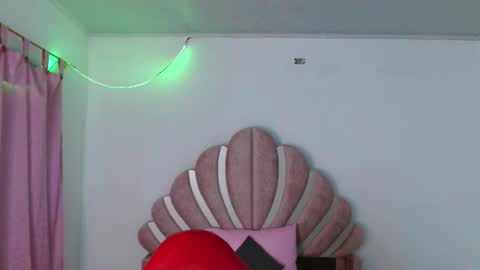 naya_fox1 online show from 01-18-26, 07:39