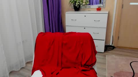 Eliza online show from 04-12-26, 10:42