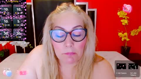 Snapshot of nayla_garner chatting on 01-08-25, 06:52 Lady Nayla online show from 01-08-25, 06:52